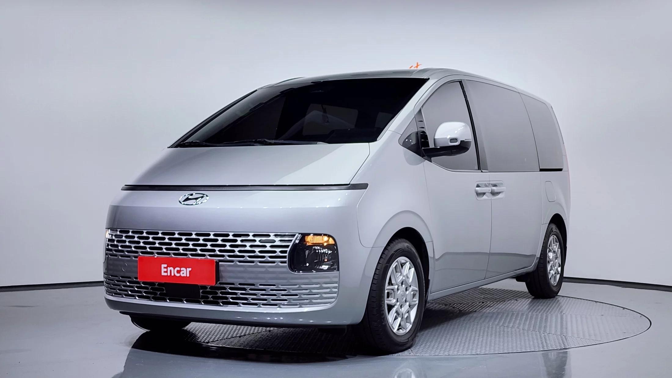 Hyundai Staria 4WD Tourer 9-Seater Modern, 2023 г. 52302 км.