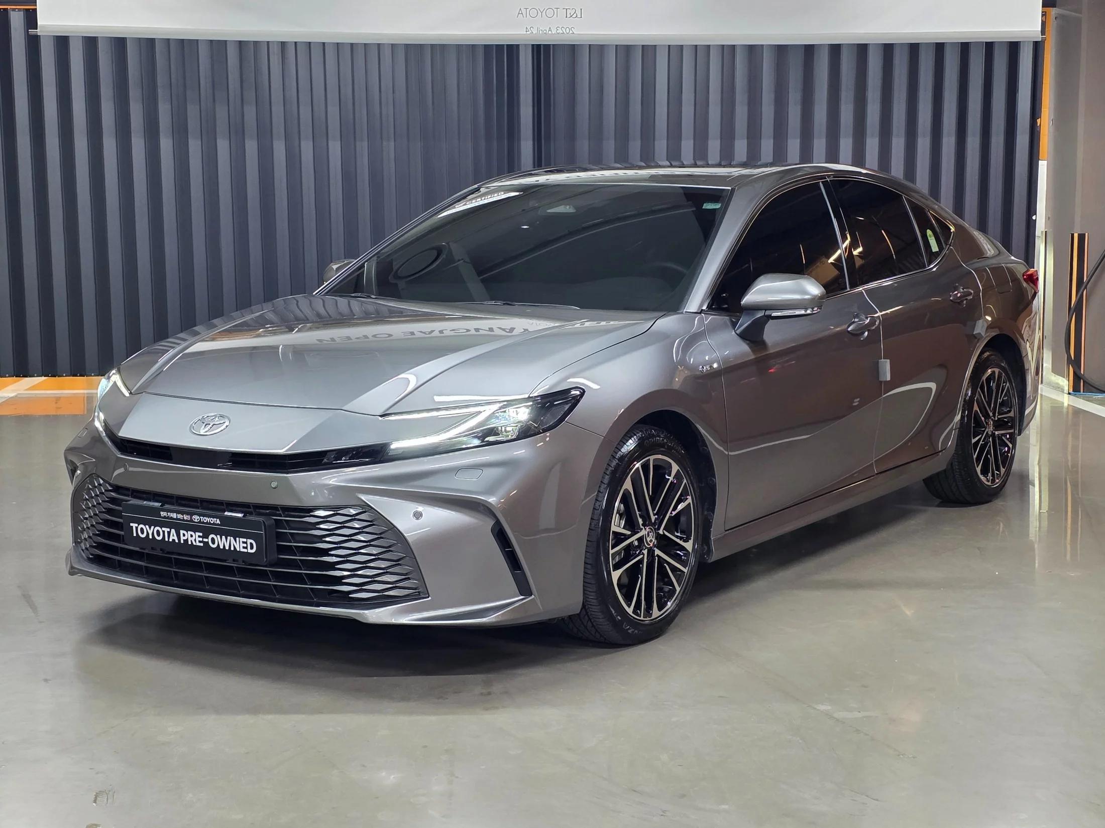 Toyota CAMRY 2.5 XLE Hybrid, гибрид, 2025 г. 5933 км.