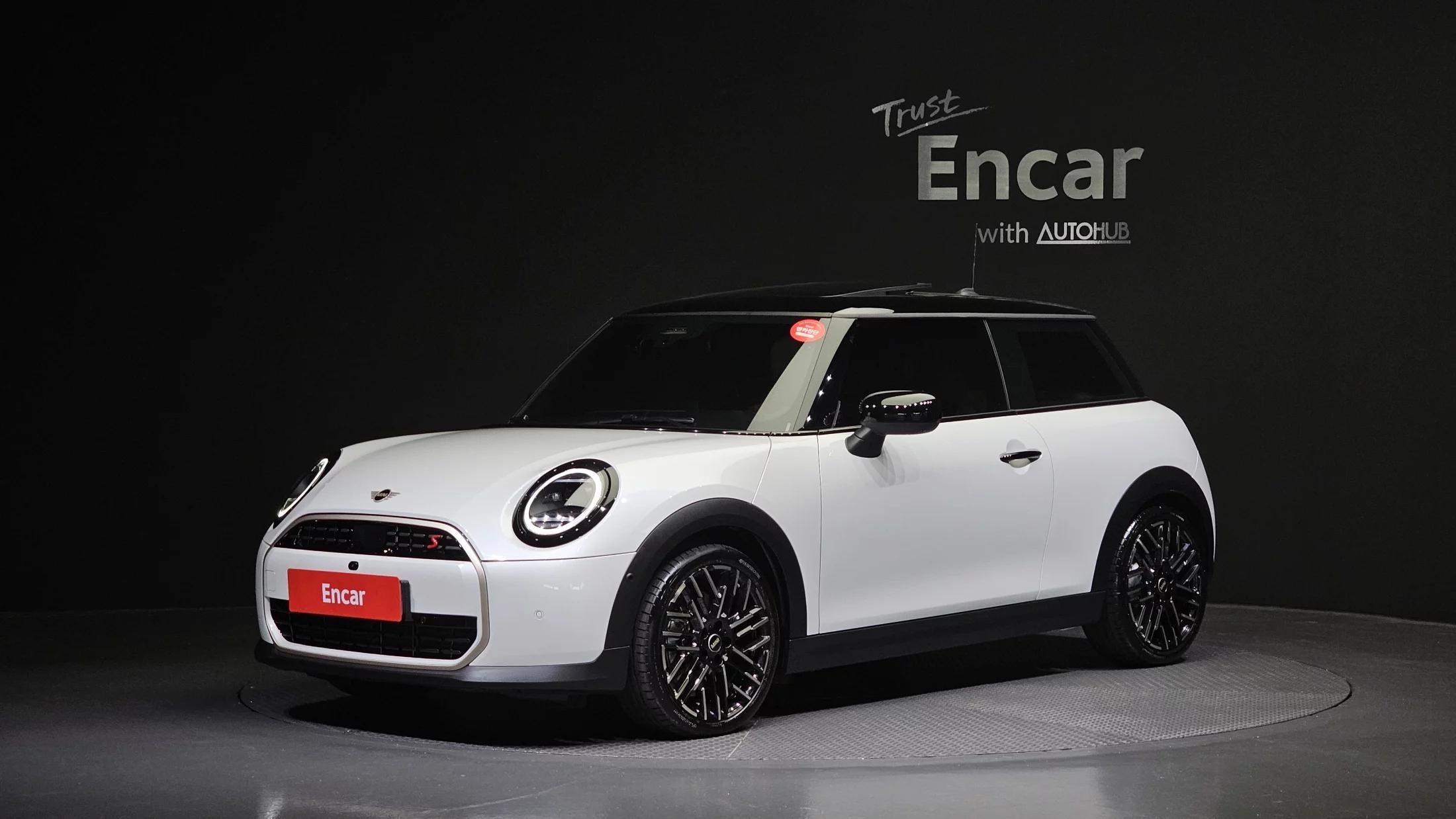 MINI Cooper Favoured 4th, 2024 г. 2975 км.