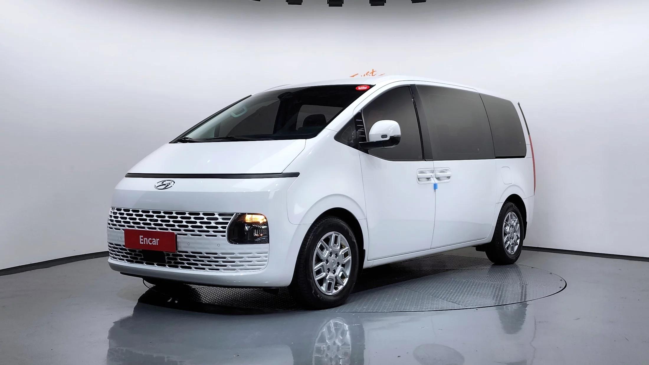 Hyundai Staria 4WD Tourer 9-Seater Modern, 2022 г. 63589 км.