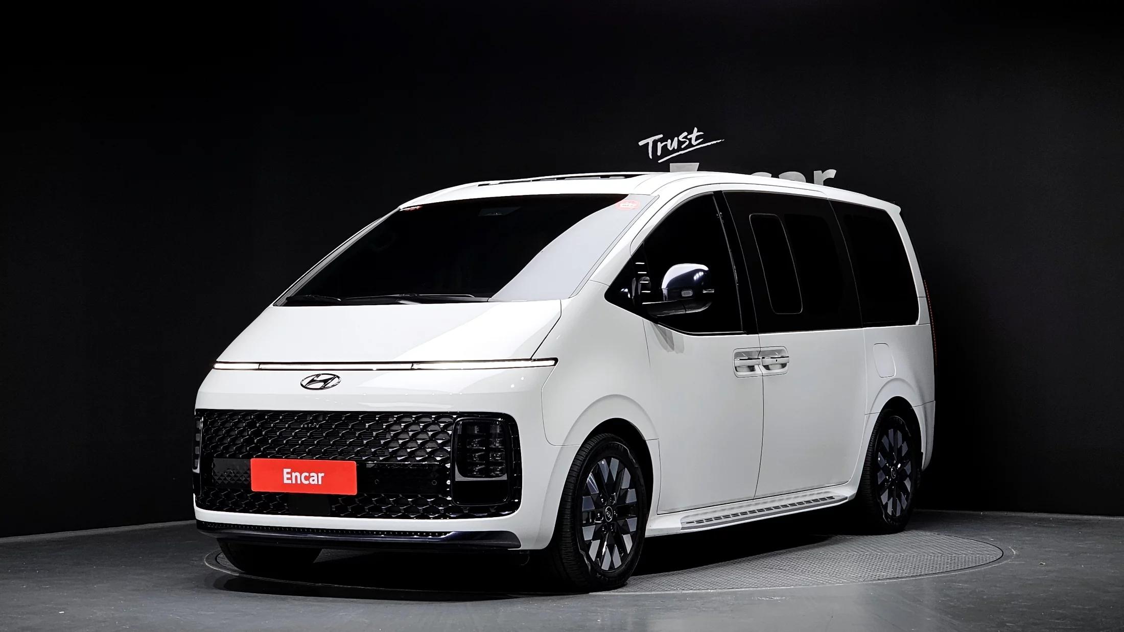 Hyundai Staria L3.5 Lounge 9-Seater Inspiration, 2023 г. 19696 км.