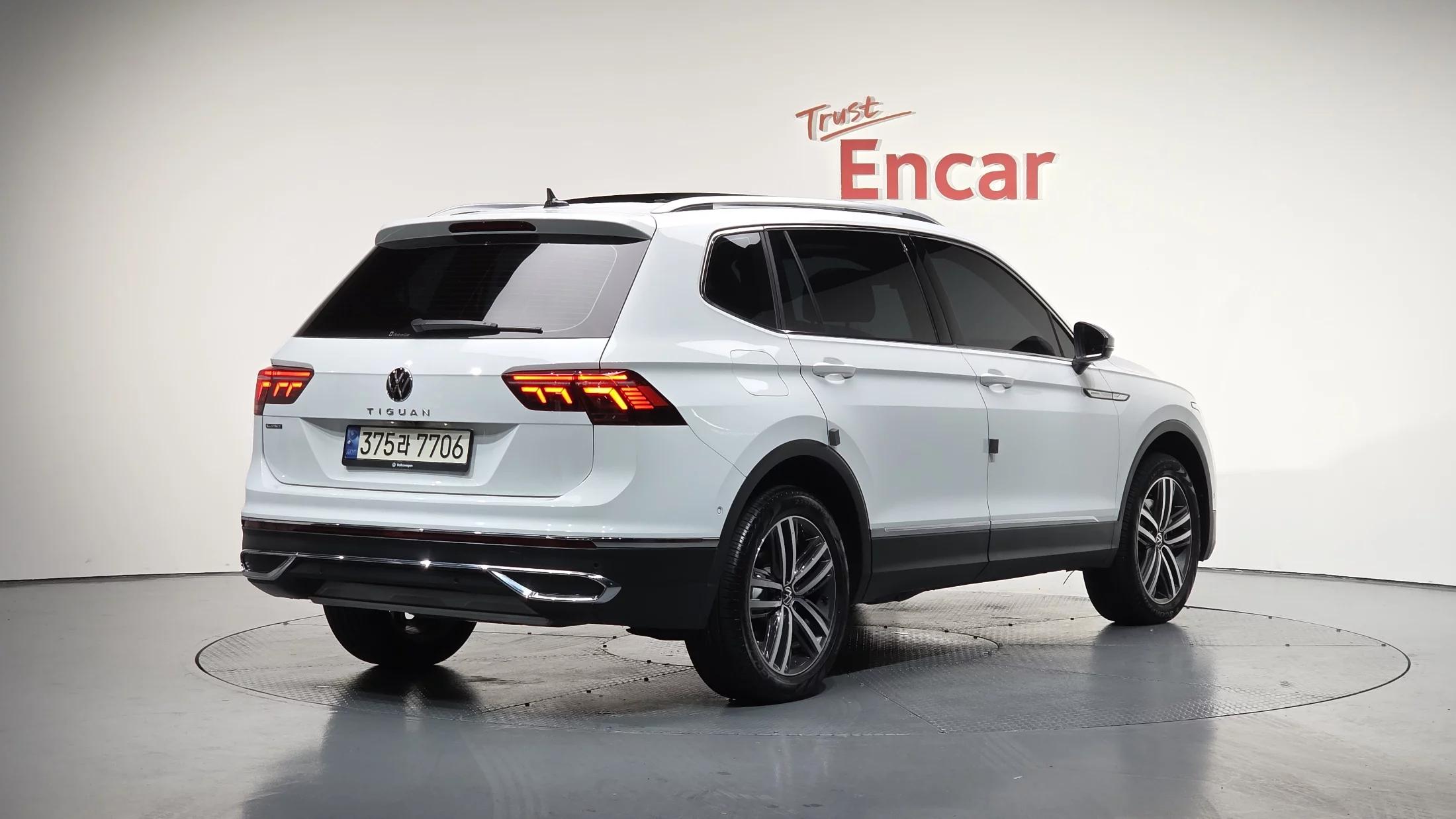 Volkswagen TIGUAN 2.0 TSI Prestige, 2023 г. 12136 км.