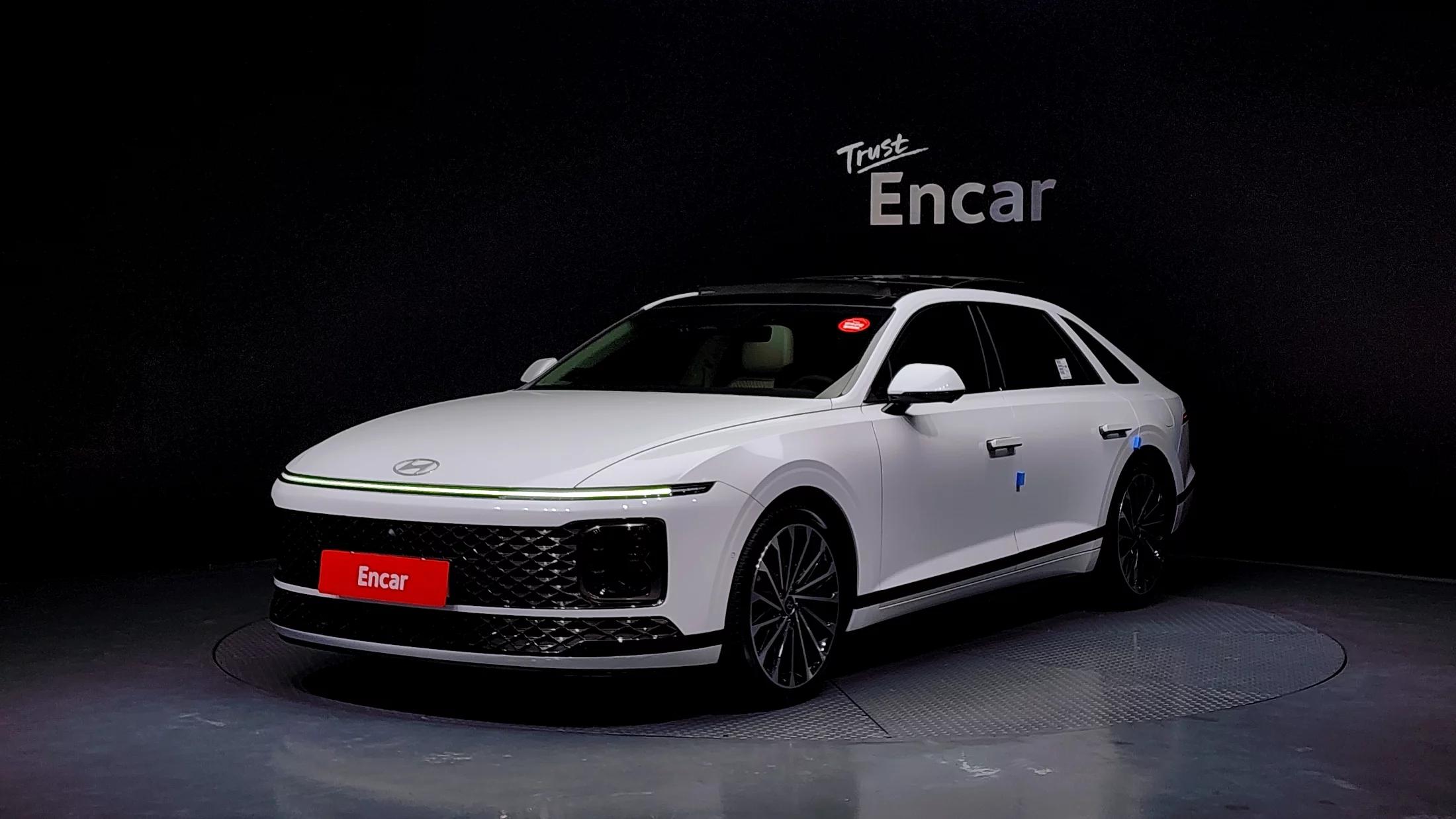Hyundai Grandeur Calligraphy, гибрид, 2024 г. 19557 км.
