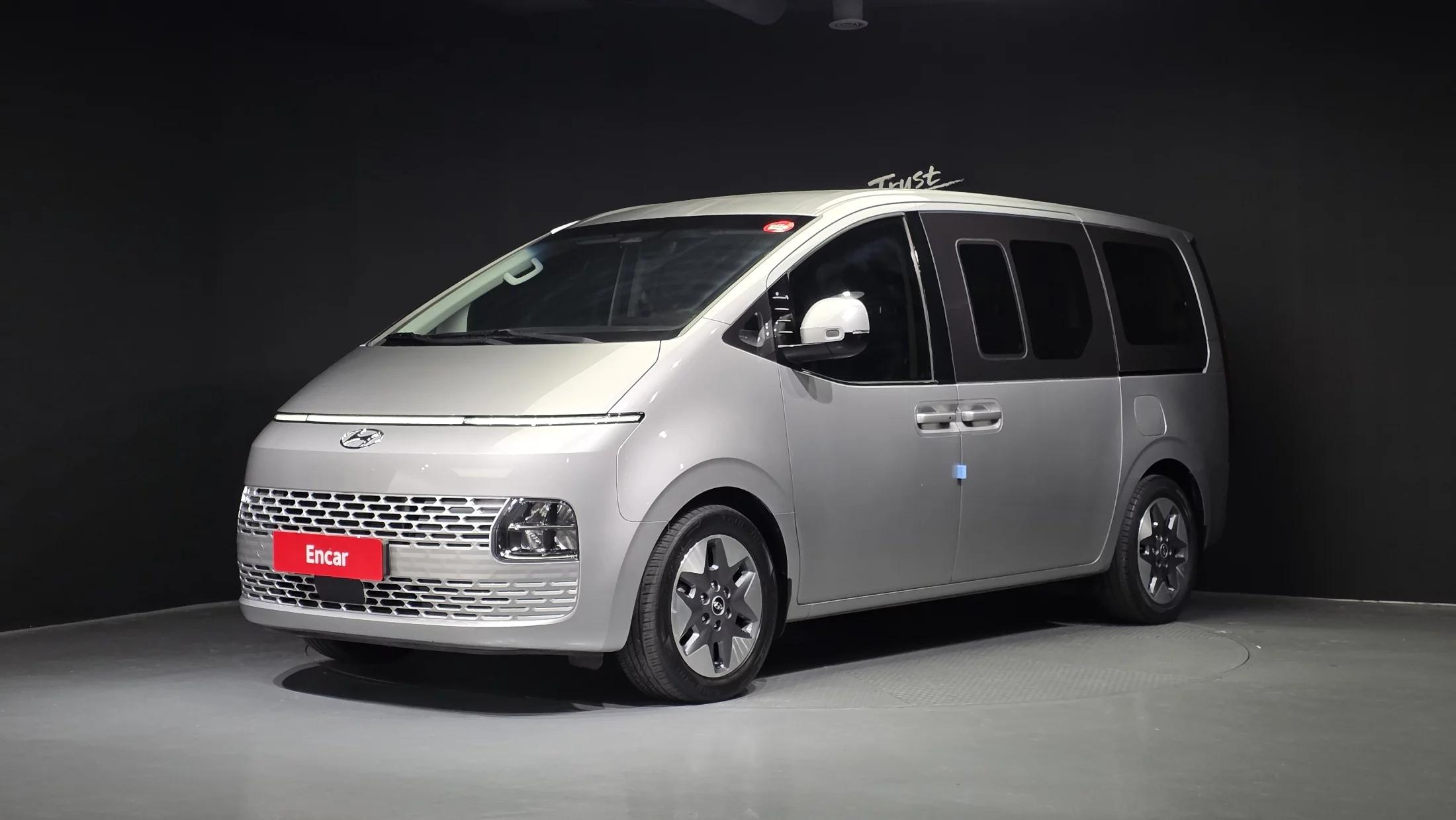 Hyundai Staria 4WD Tourer 9-Seater Modern, 2021 г. 68399 км.