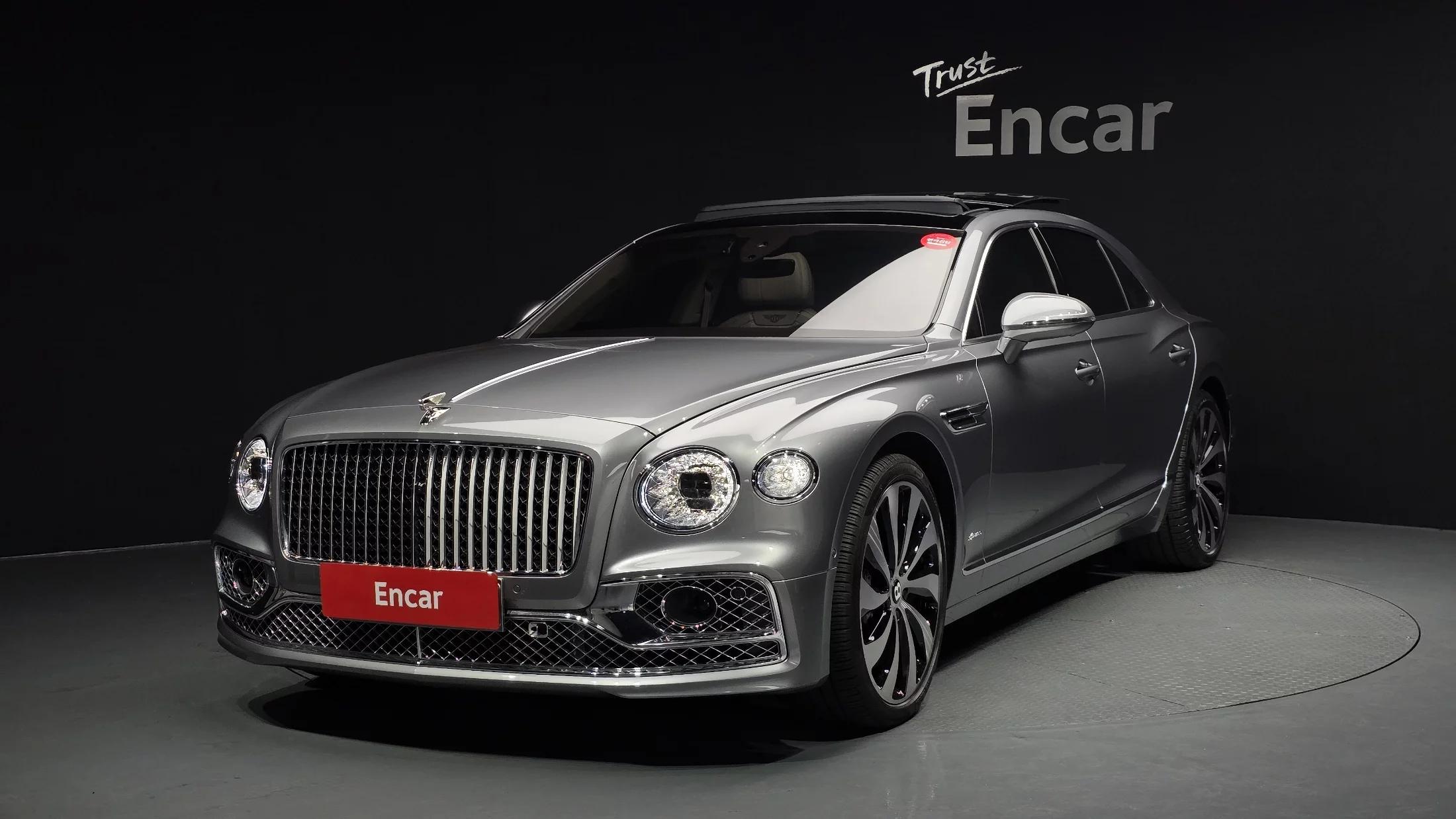 Bentley Flying Spur 4.0 Azure, 2023 г. 9149 км.