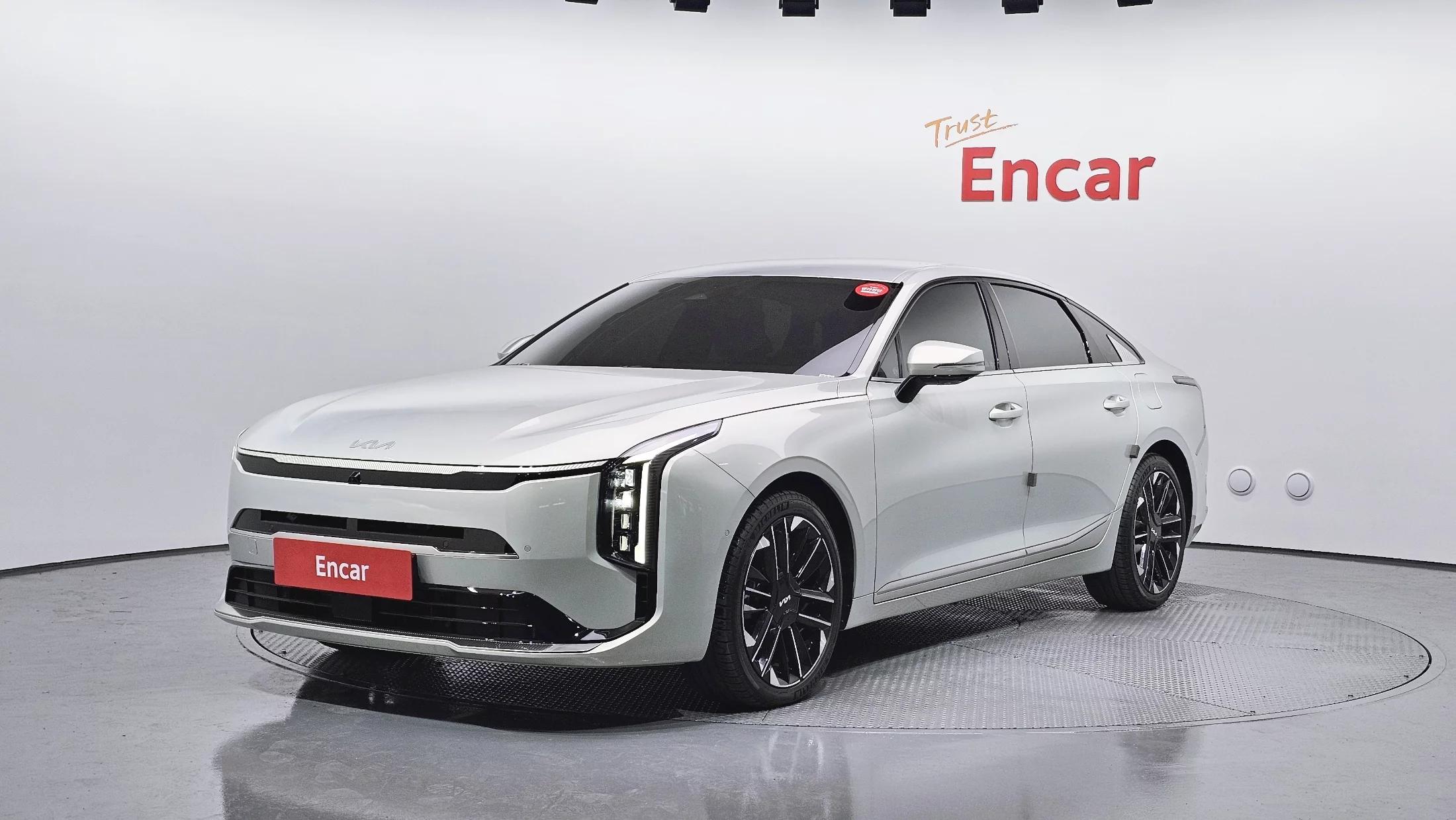 Kia K8 Signature, гибрид, 2025 г. 11545 км.