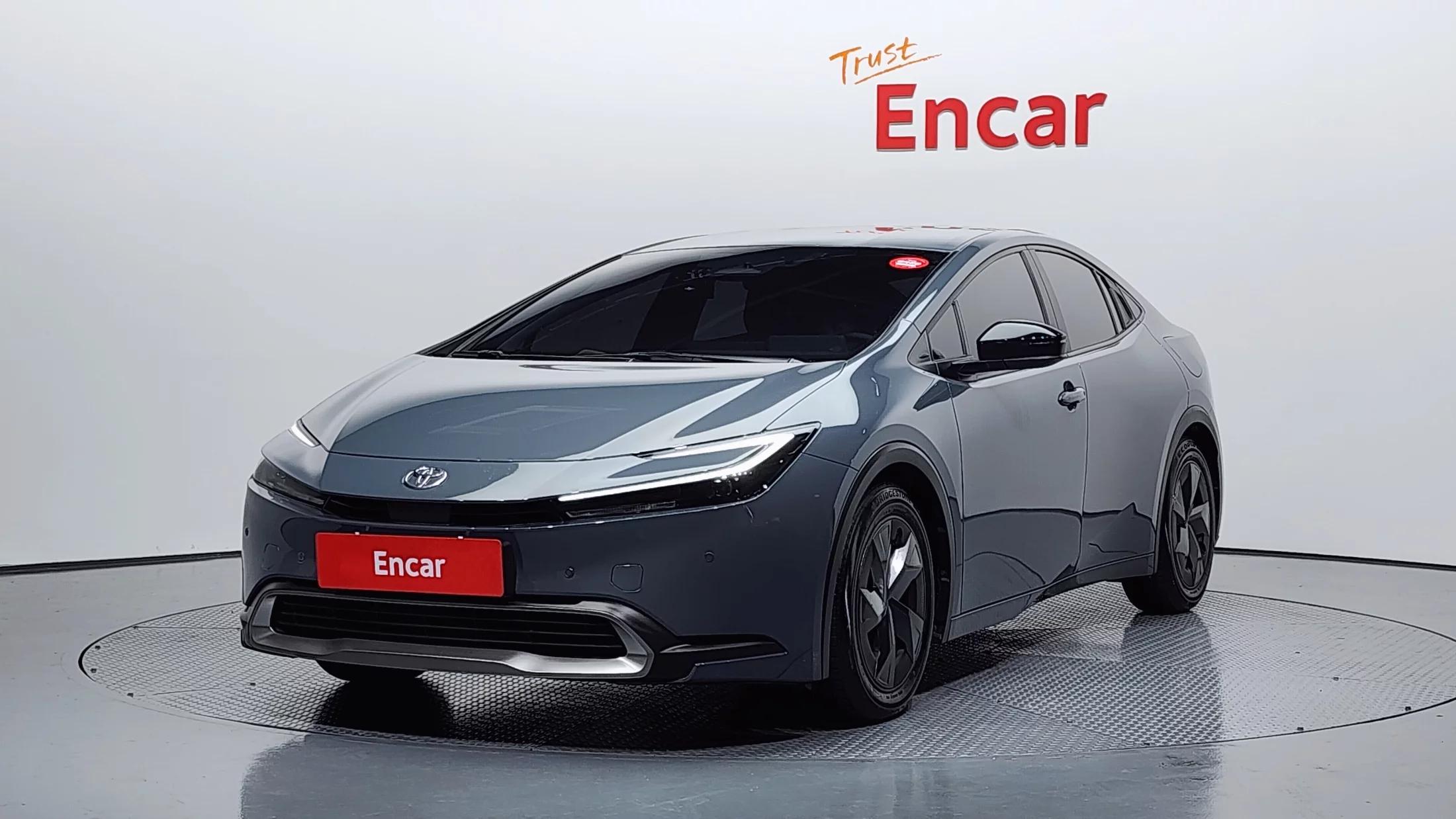 Toyota PRIUS 2.0 PHEV SE, гибрид, 2023 г. 7196 км.