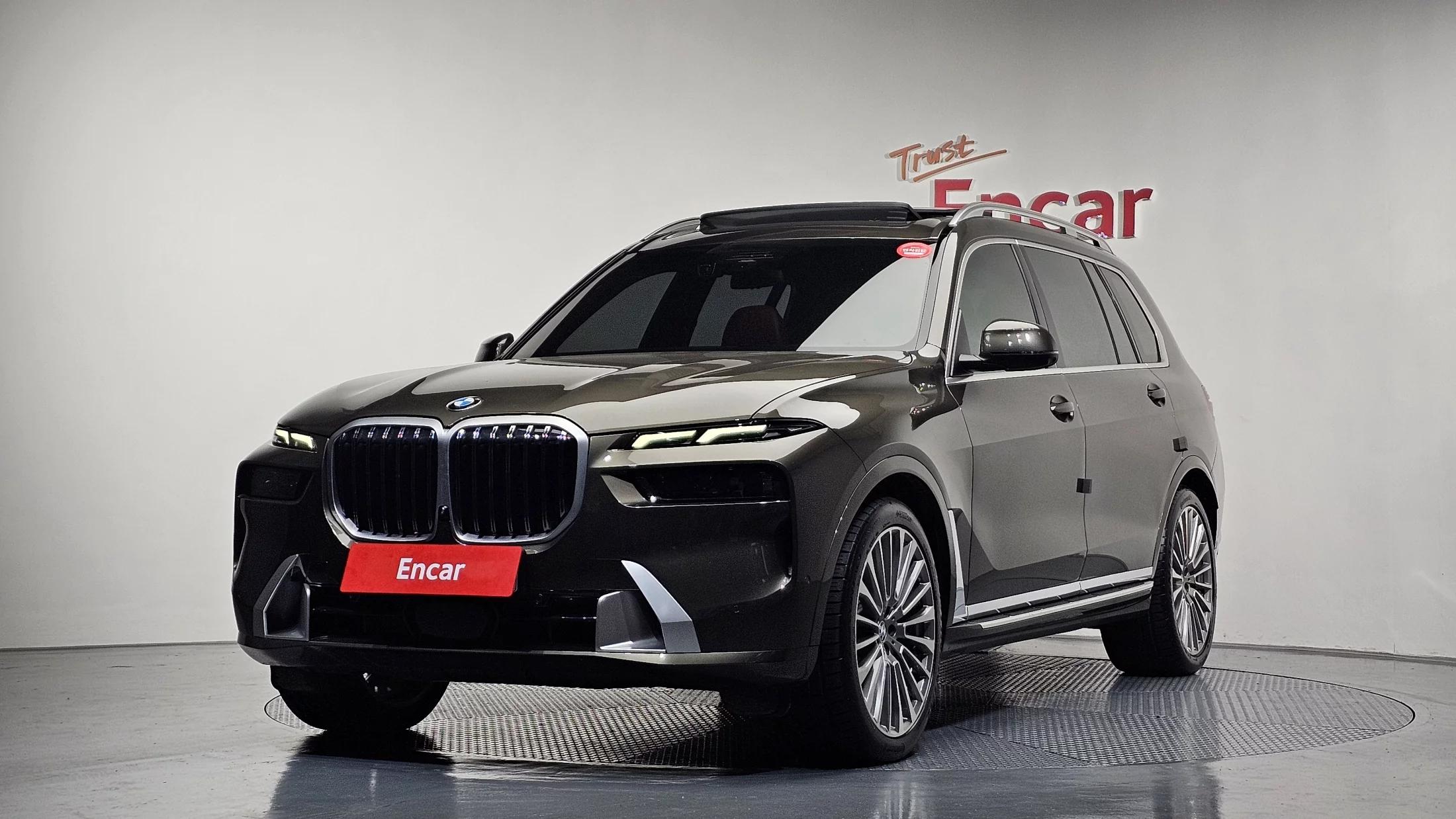 BMW X7 xDrive 40i Design Pure Excellence 6-Seater, 2023 г. 61120 км.