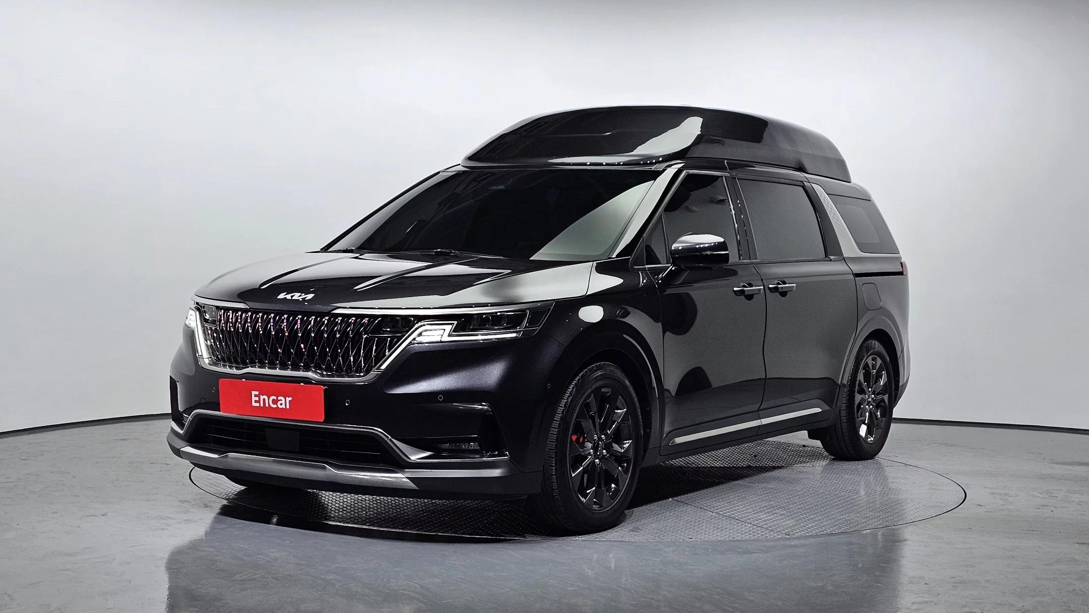 Kia Carnival 7-Seater Hi-Limousine Signature, 2023 г. 60445 км.