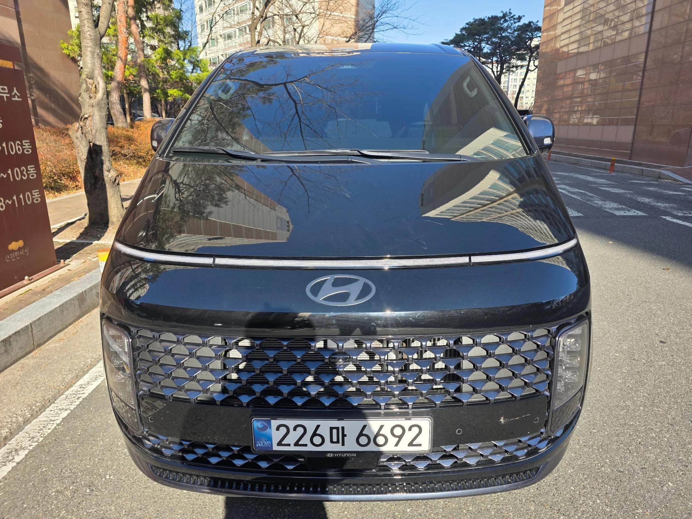 Hyundai Staria 4WD Lounge 9-Seater Inspiration, 2024 г. 10100 км.