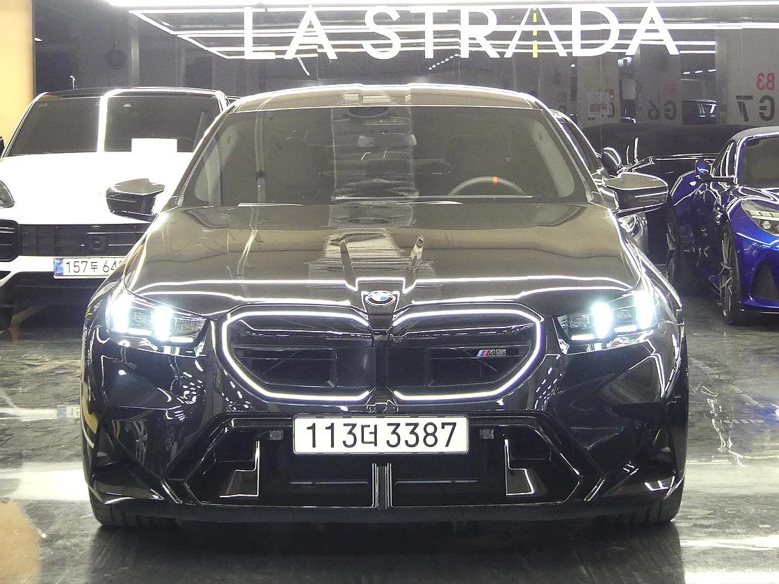BMW M5 M5 Sedan, гибрид, 2025 г. 3139 км.