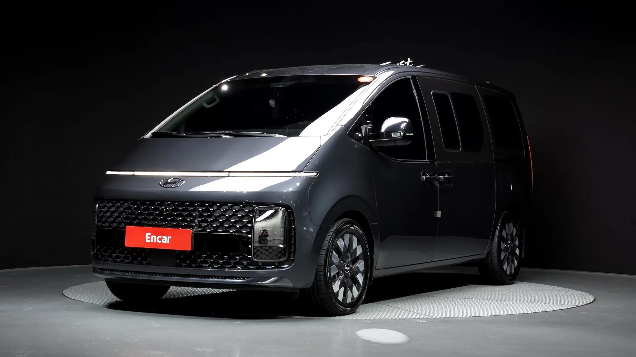 Hyundai Staria Lounge 9-Seater Inspiration, 2023 г. 62546 км.