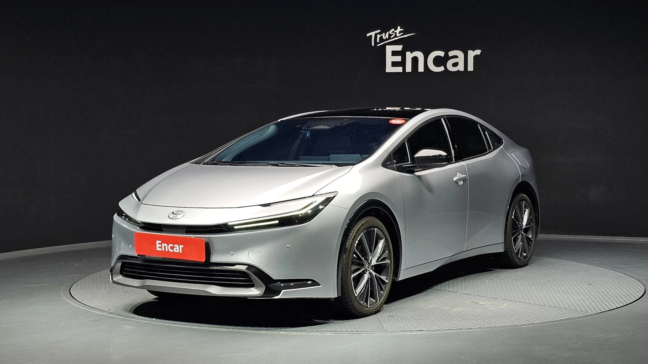 Toyota PRIUS 2.0 XLE, гибрид, 2025 г. 2672 км.