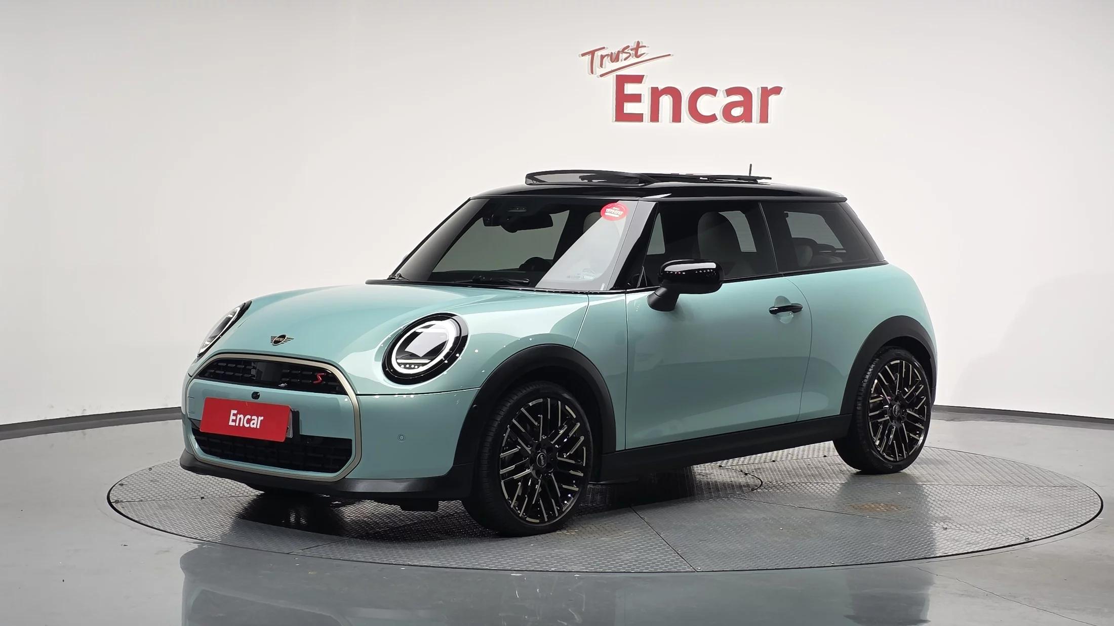 MINI Cooper Favoured 4th, 2024 г. 12607 км.
