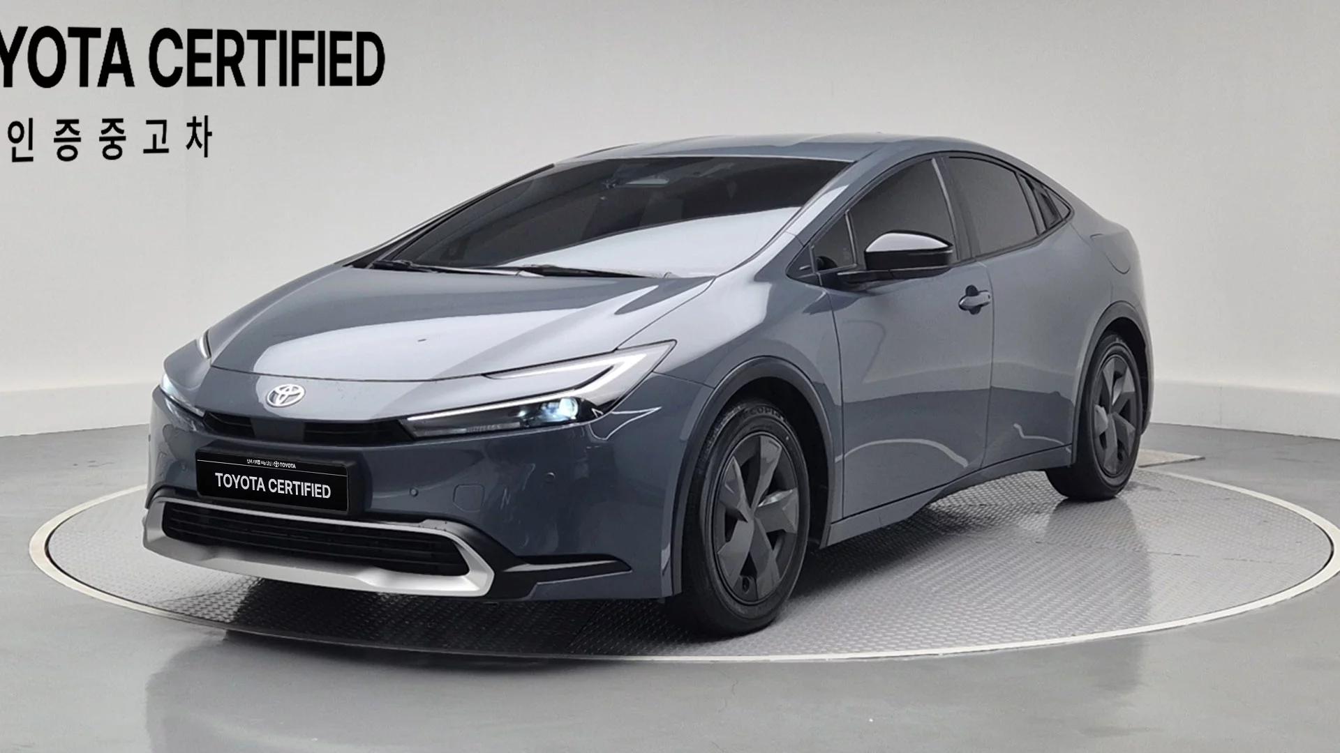 Toyota PRIUS 2.0 PHEV SE, гибрид, 2023 г. 7197 км.