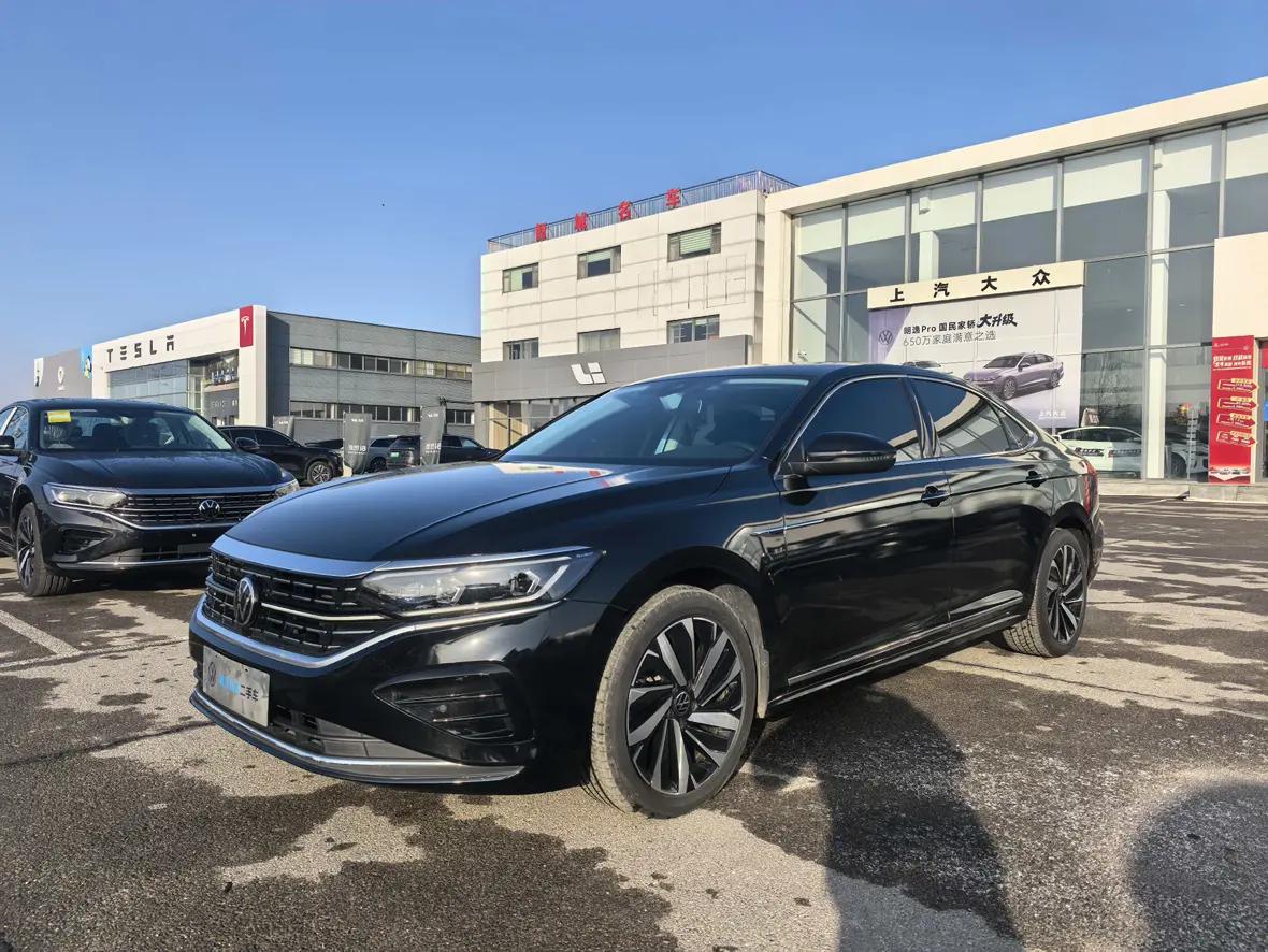 Volkswagen Passat 2023 г. 35060 км.