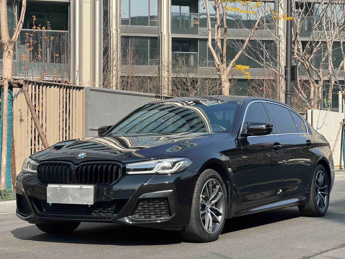 BMW 5 Series PHEV 2022 г. 61821 км.