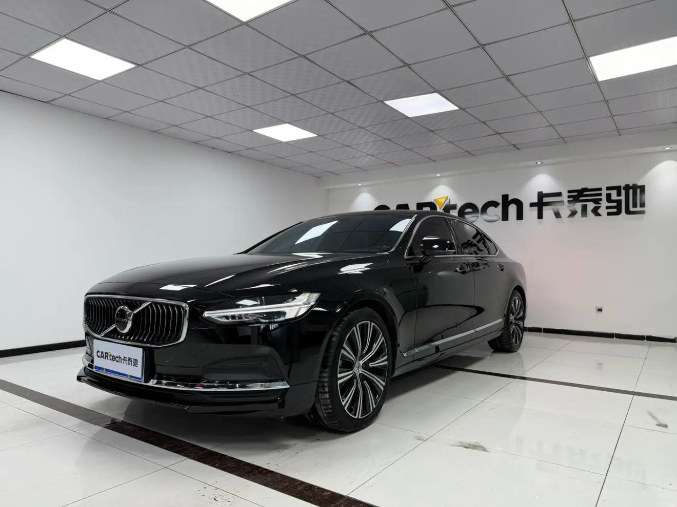 Volvo S90 2023 г. 23004 км.