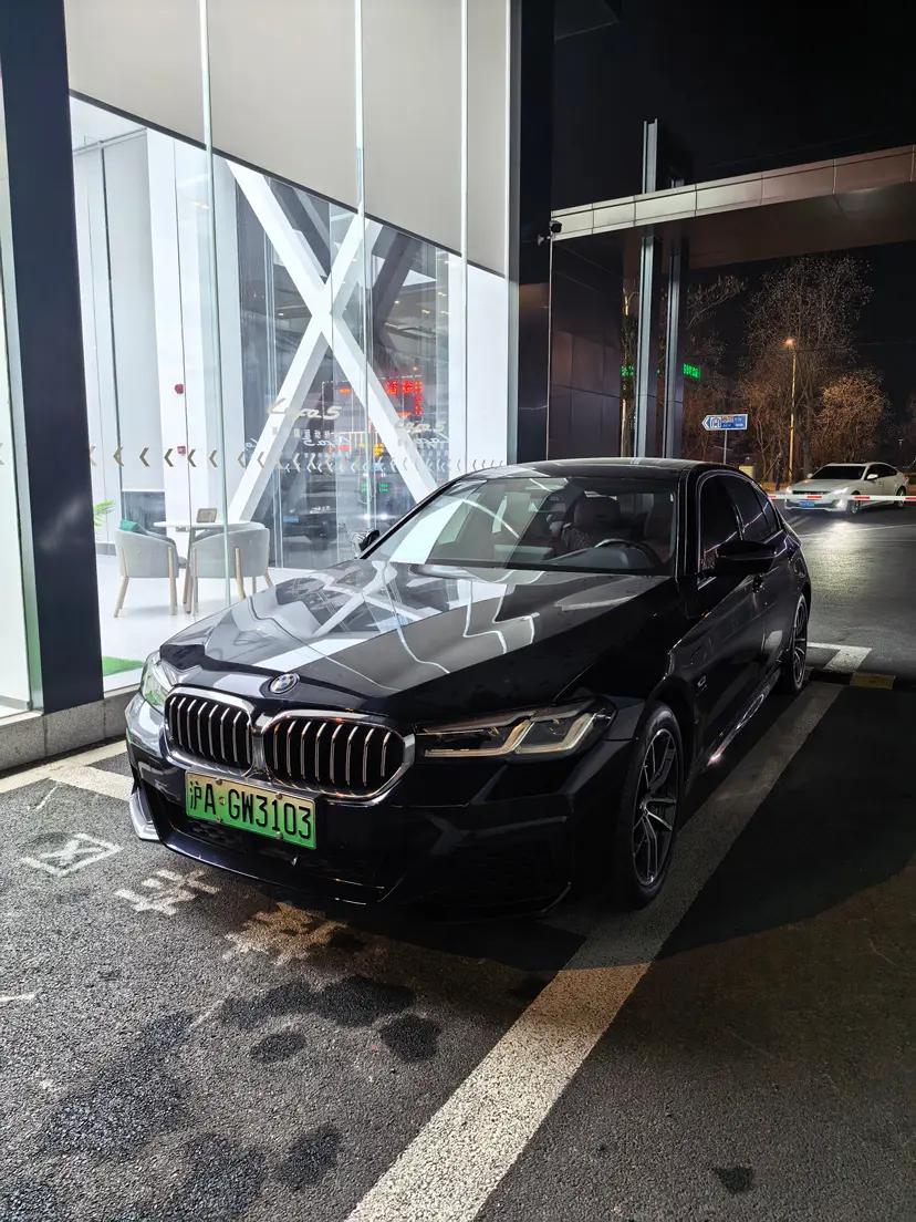 BMW 5 Series PHEV 2022 г. 21065 км.