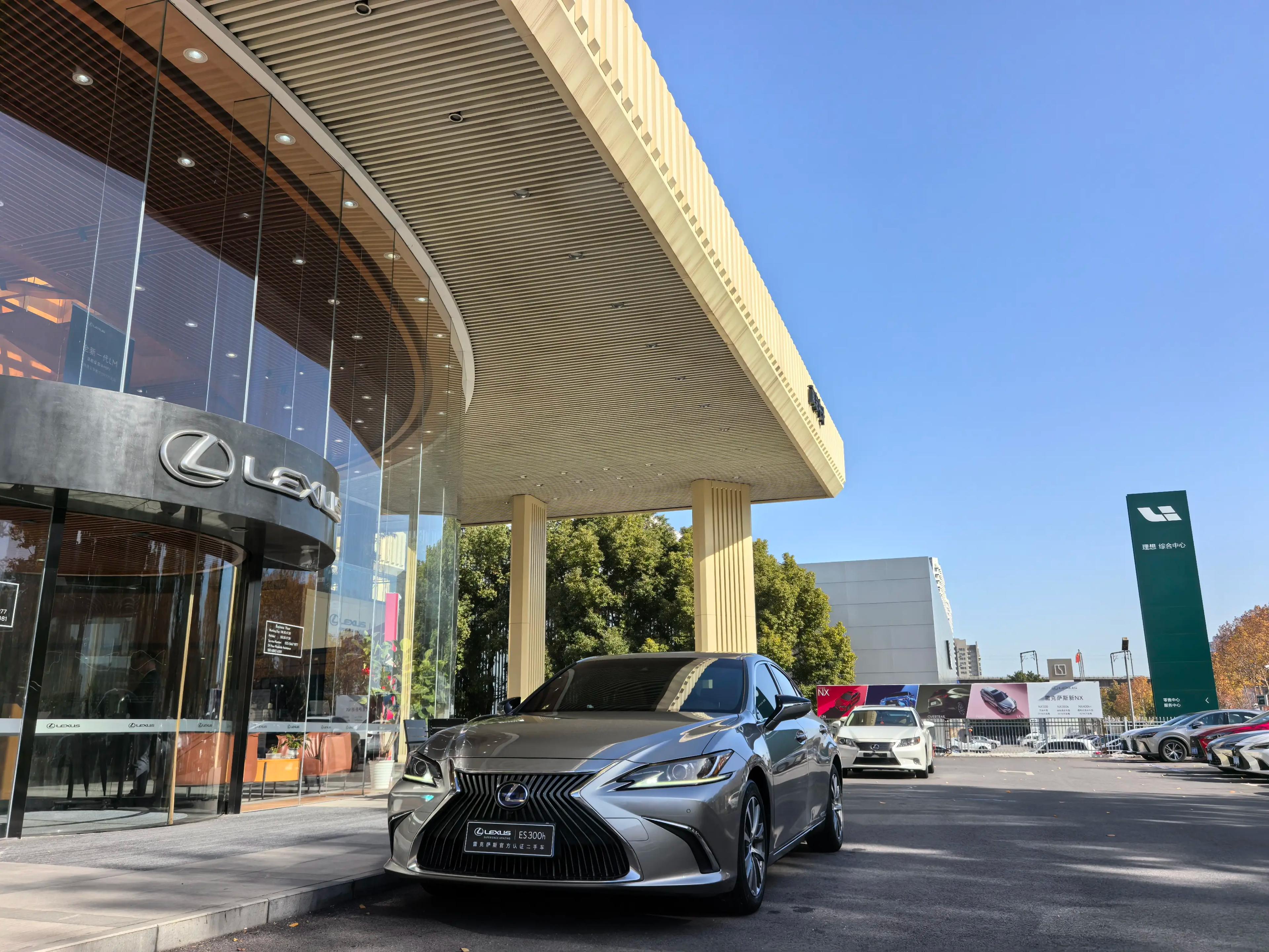 Lexus ES 2021 г. 99136 км.