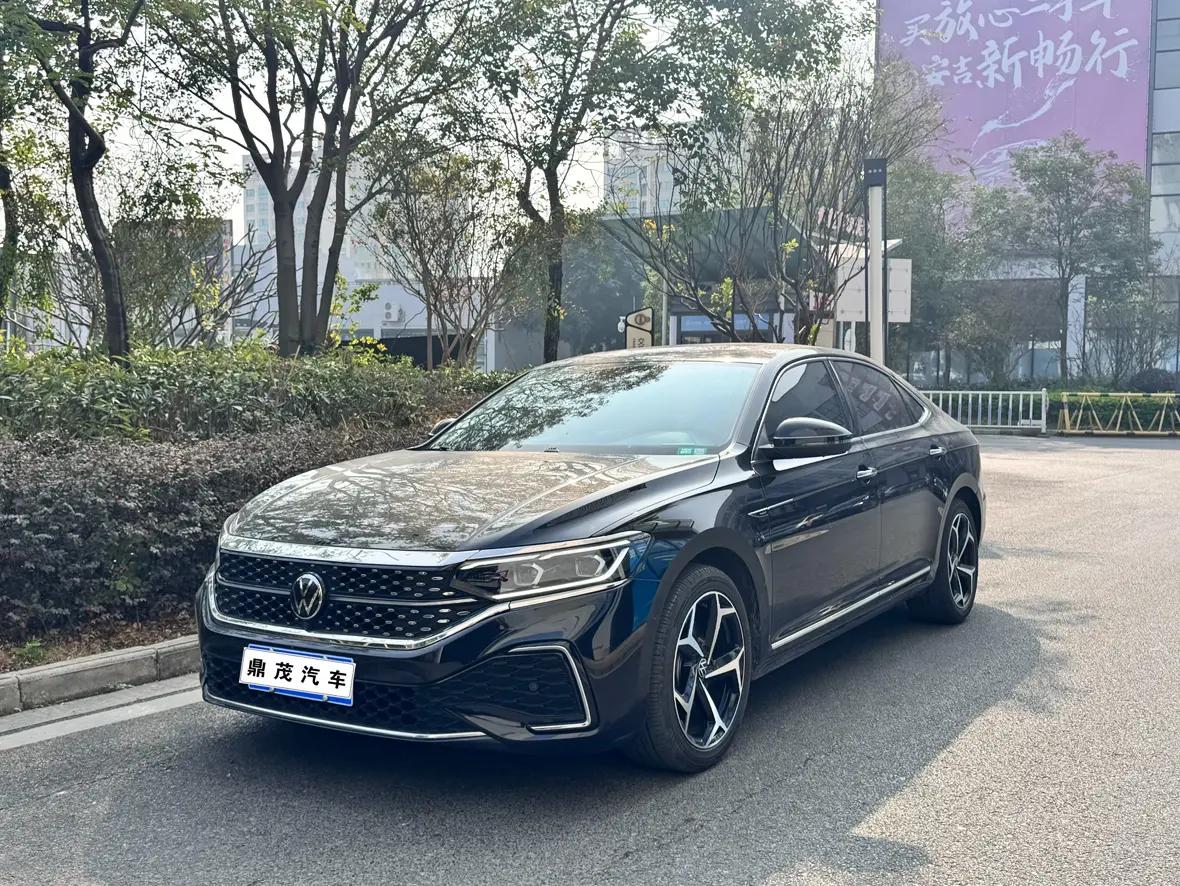 Volkswagen Passat 2023 г. 37047 км.