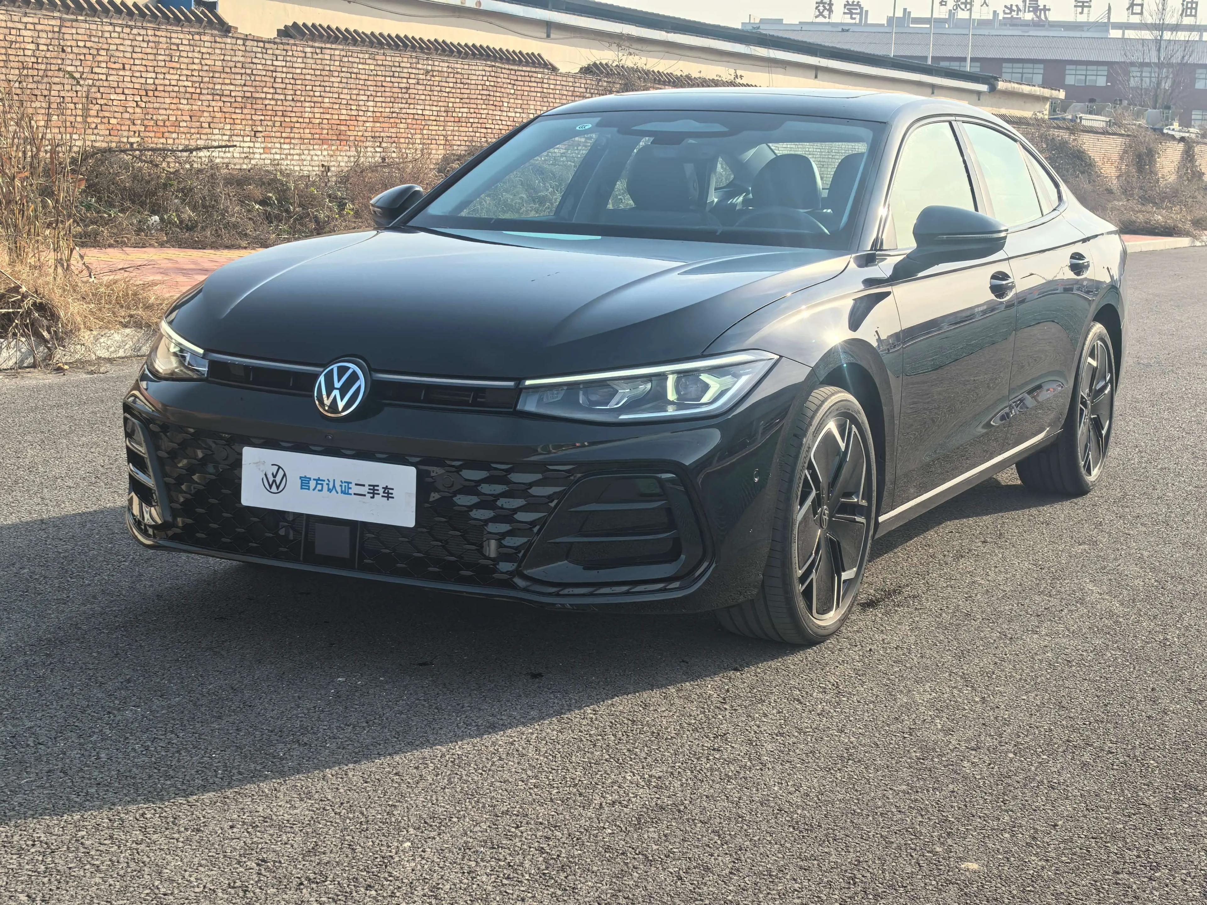 Volkswagen Passat 2024 г. 8541 км.