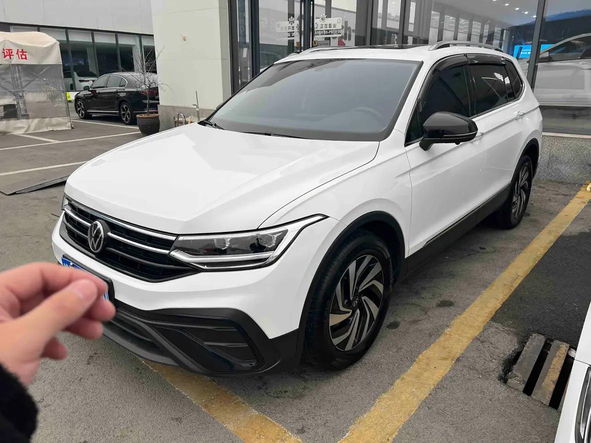 Volkswagen Tiguan L 2024 г. 18057 км.