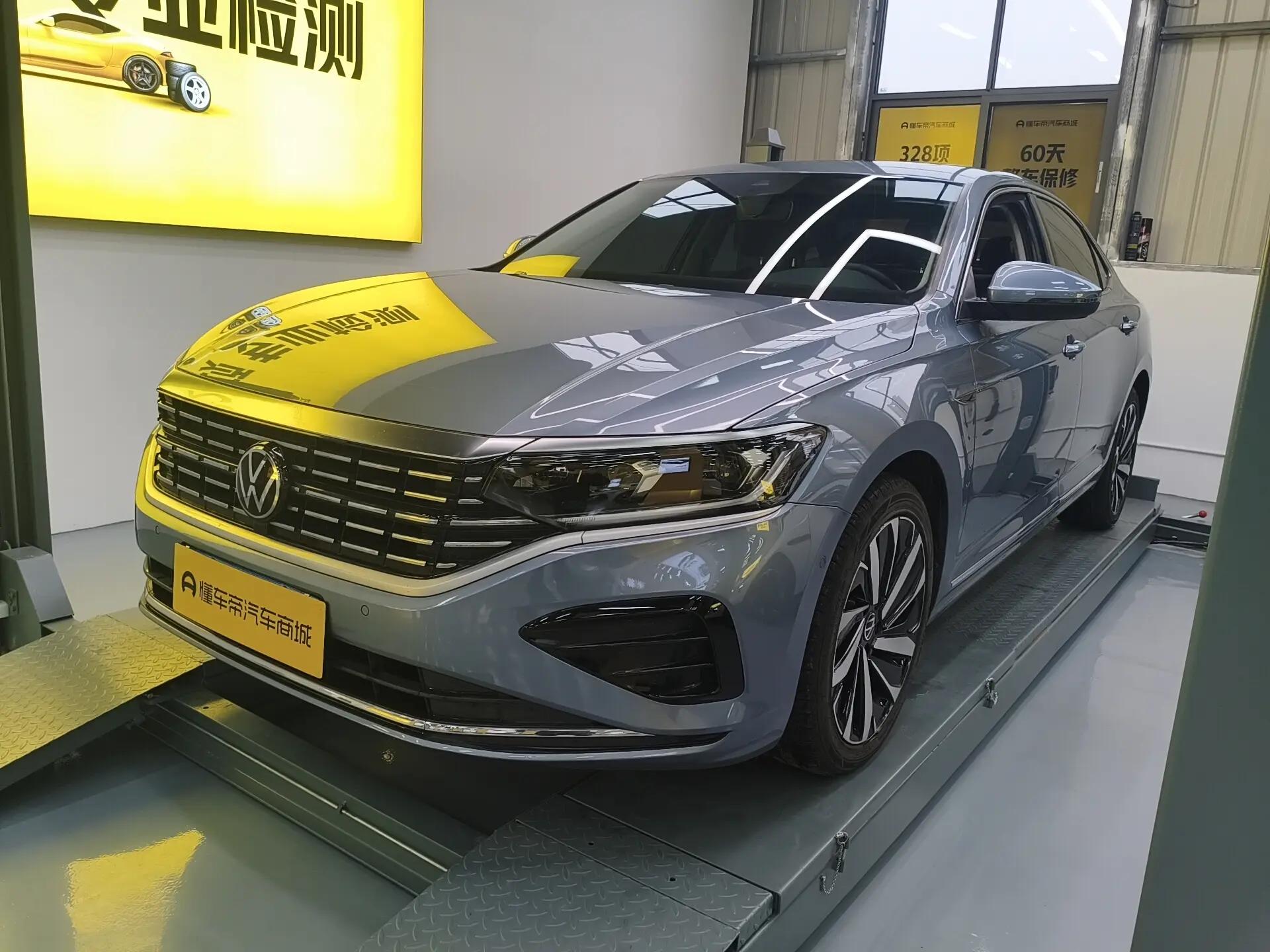 Volkswagen Passat 2023 г. 22909 км.