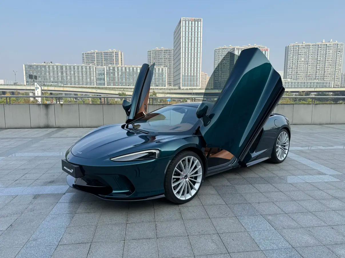 McLaren GT 2023 г. 11910 км.