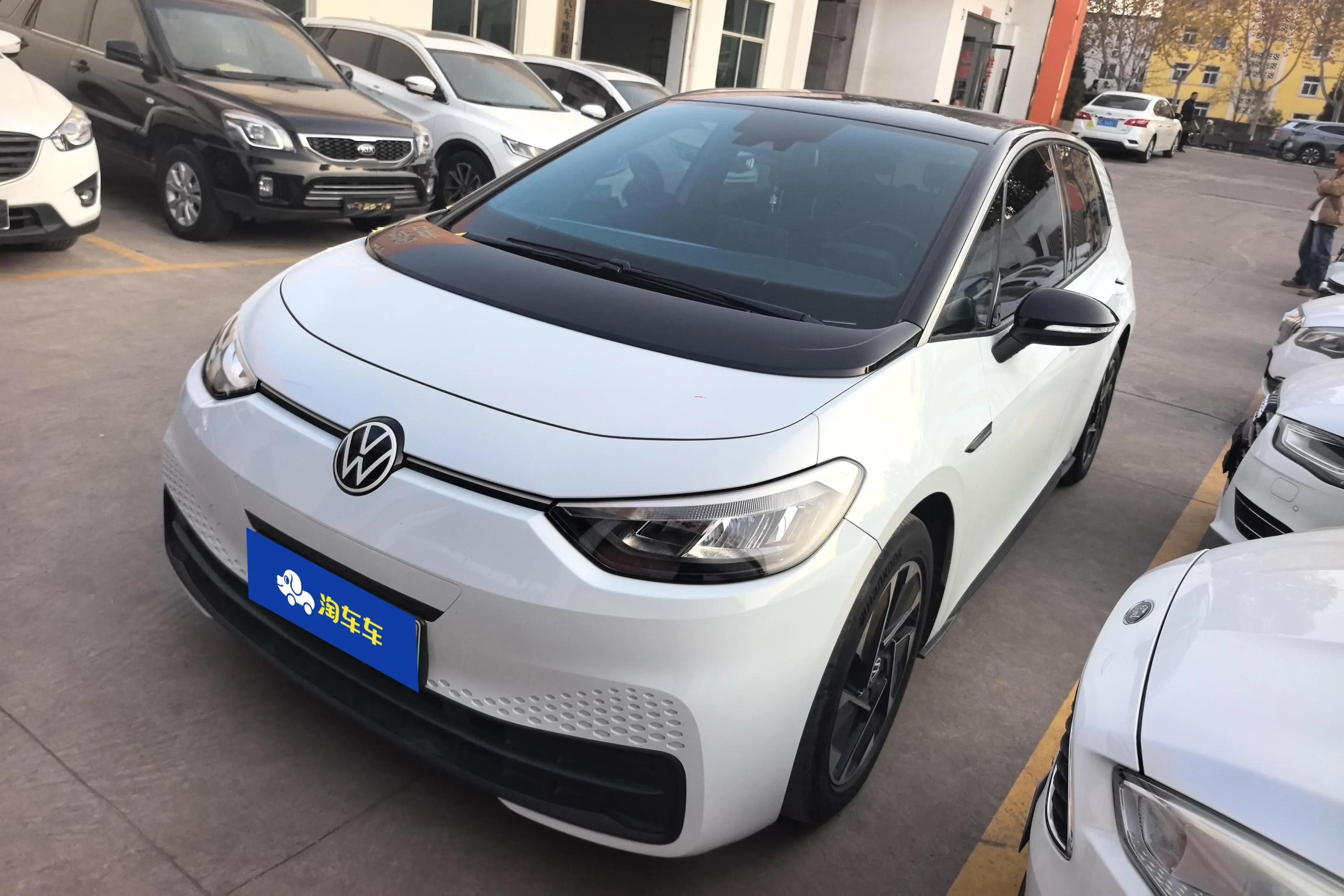 Volkswagen ID.3 2023 г. 59800 км.