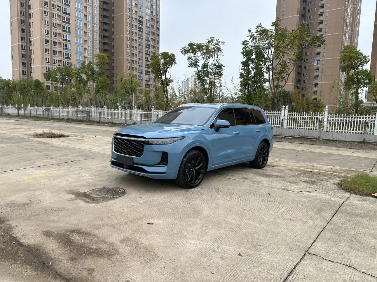 Lixiang ONE 2022 г. 24025 км.