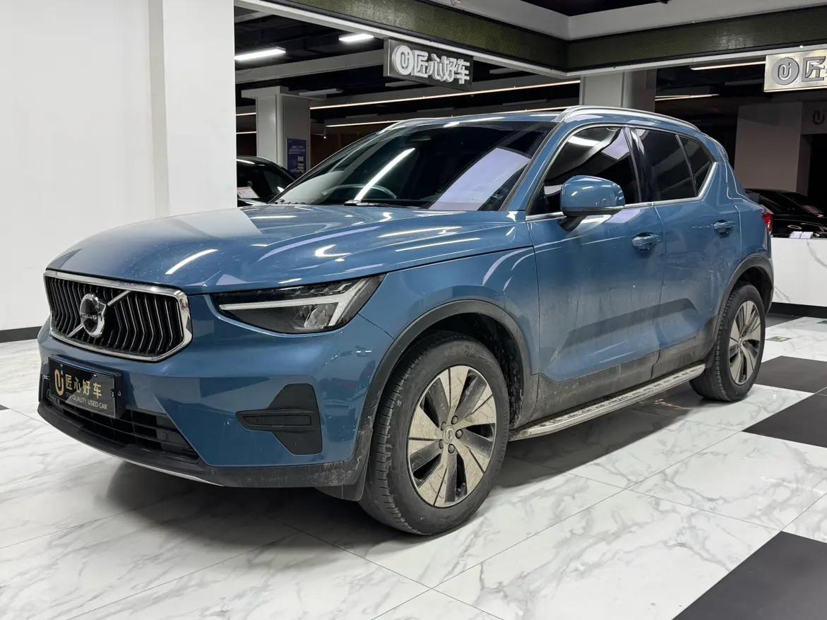 Volvo XC40 2023 г. 43455 км.