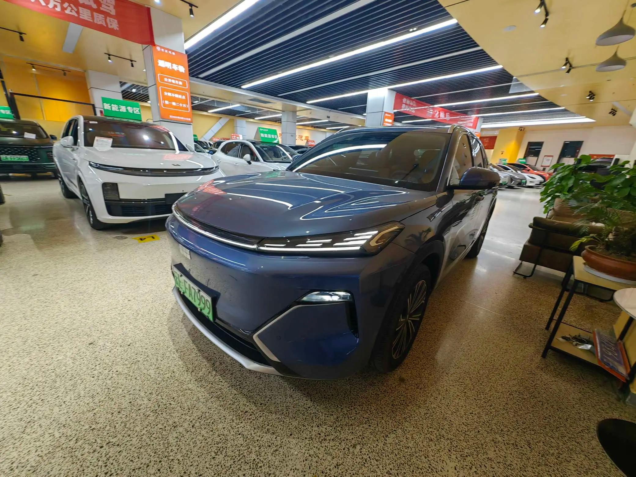 Geely Galaxy Starship 7 EM-i 2025 г. 12029 км.