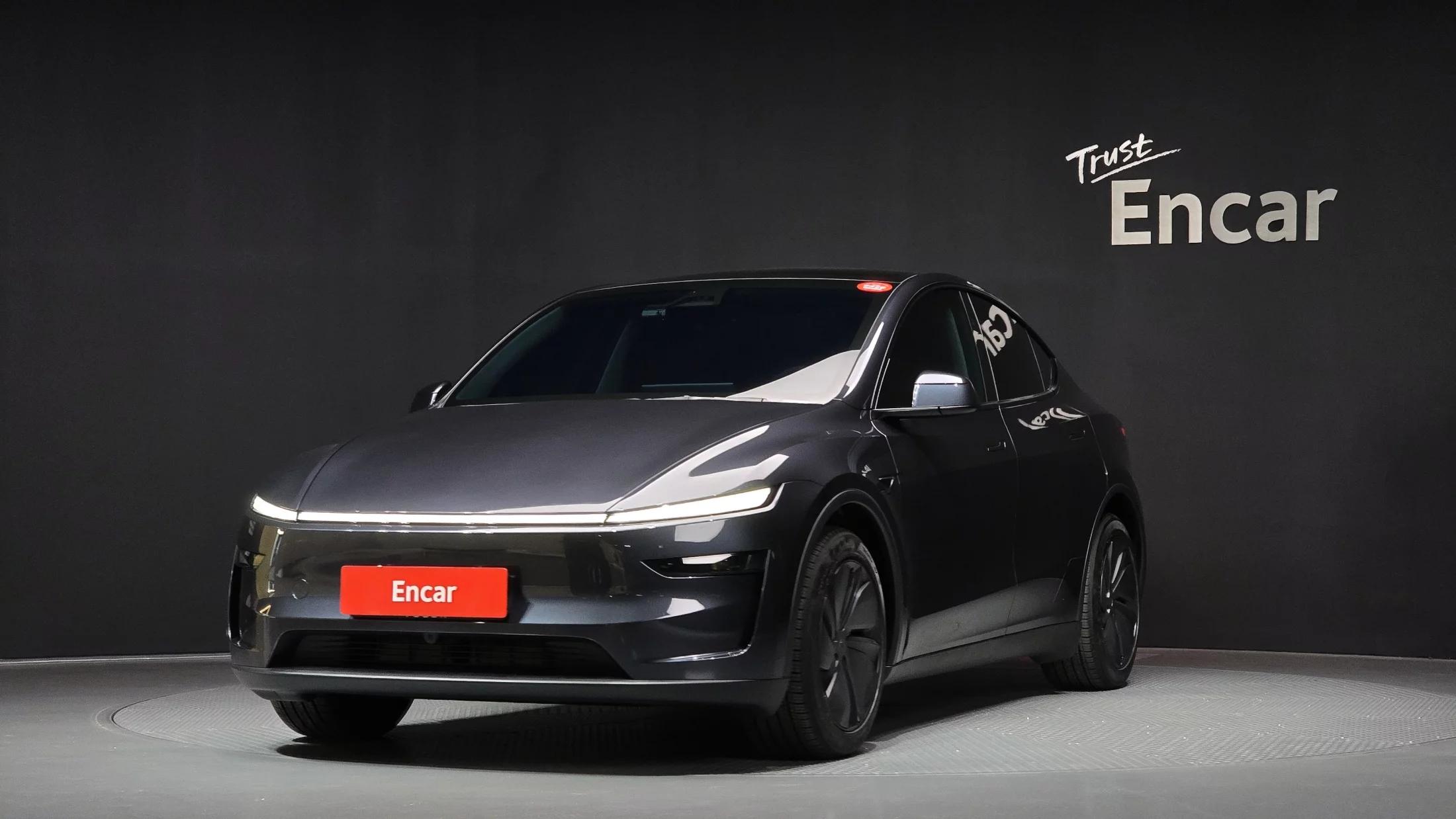 Tesla Model Y RWD, электромобиль, 2025 г. 4038 км.