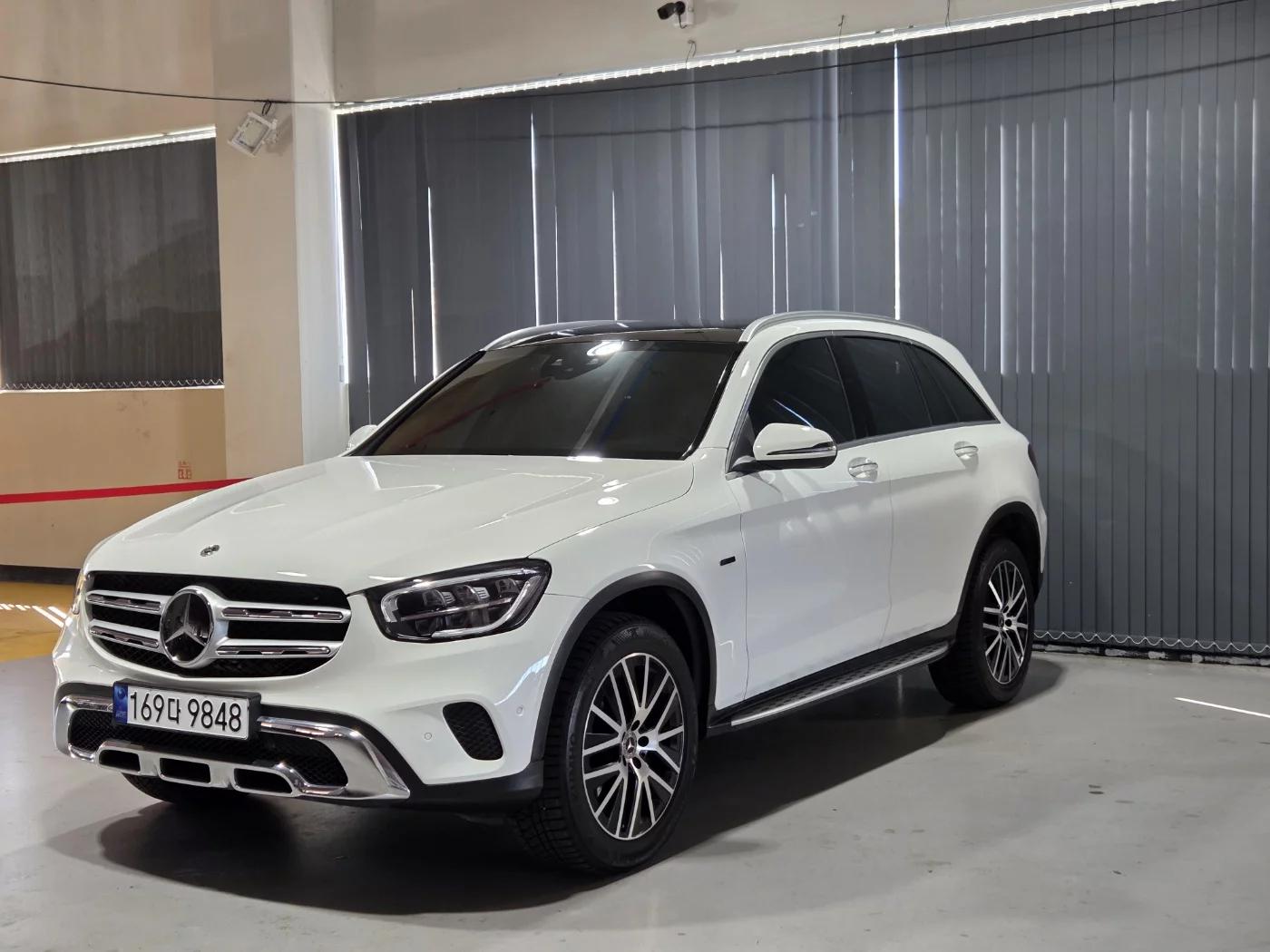 Mercedes-Benz GLC-Class GLC300e 4MATIC, гибрид, 2021 г. 30449 км.