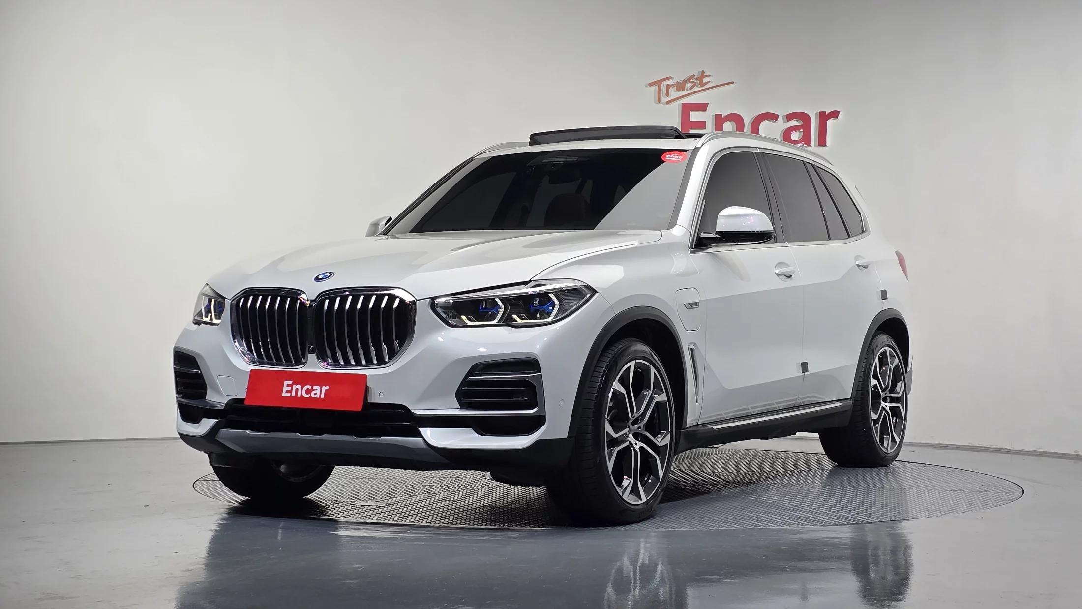 BMW X5 xDrive 45e xLine, гибрид, 2022 г. 52102 км.