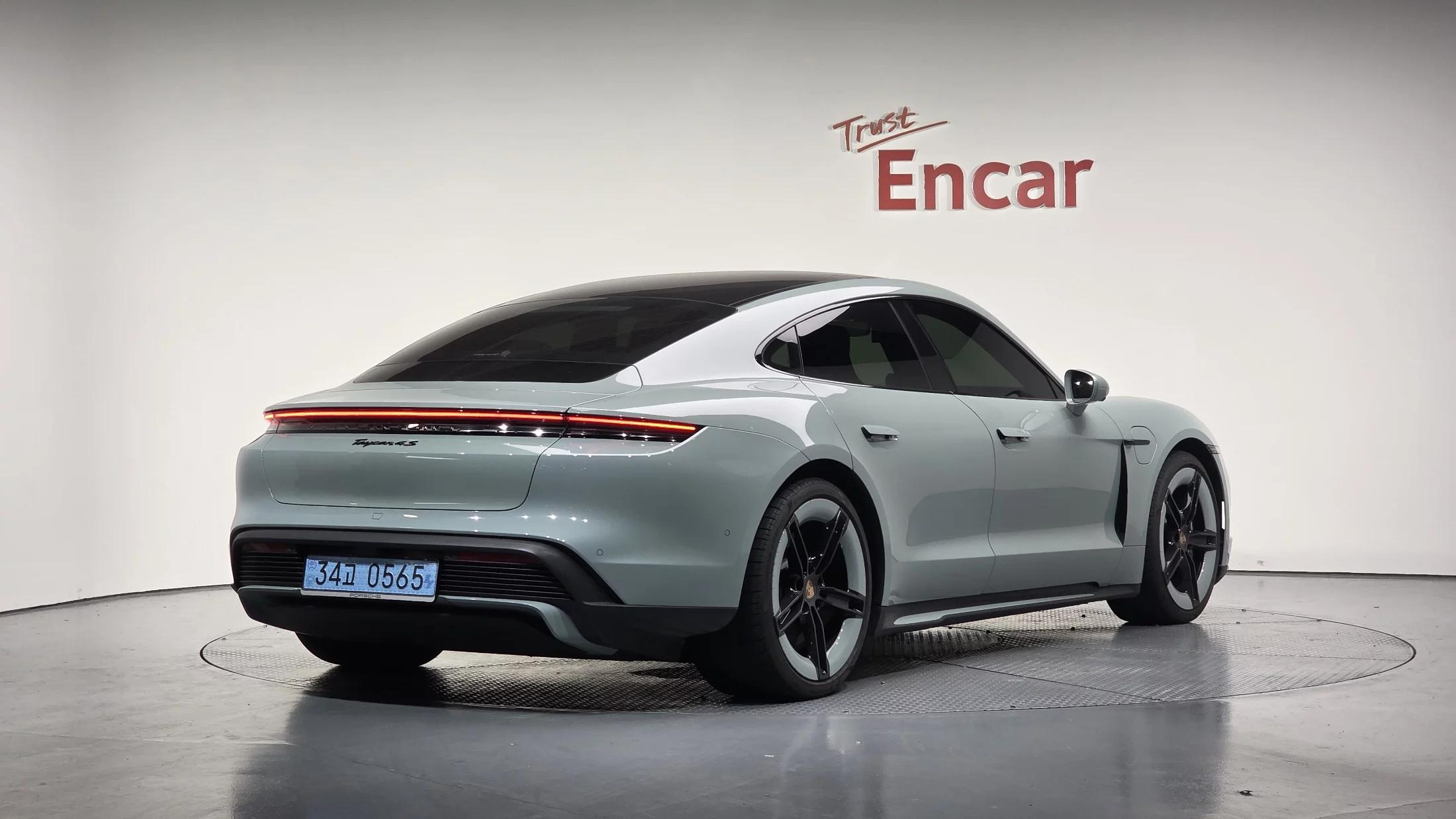 Porsche TAYCAN 4S, электромобиль, 2025 г. 4553 км.